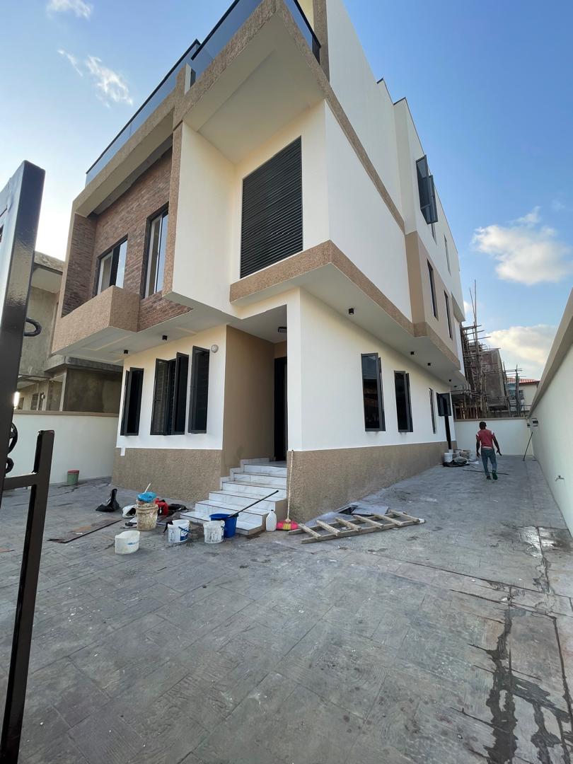 Luxurious 5-Bedroom Detached Duplex with BQ in Magodo GRA Phase 2